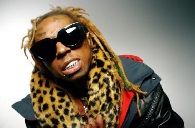 Lil Wayne egy YSL (Yves Saint Laurent) napszemüvegben